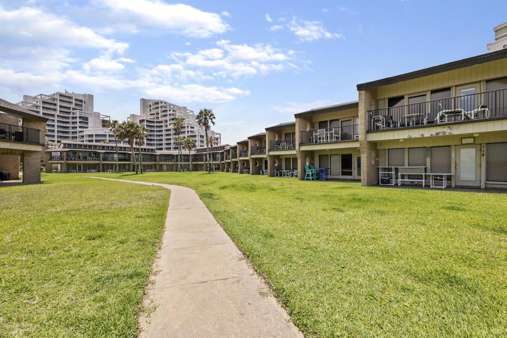 Ground Floor Beachfront Beauty! Steps To The Beach And Pool Pulau Padre Selatan Ruang foto